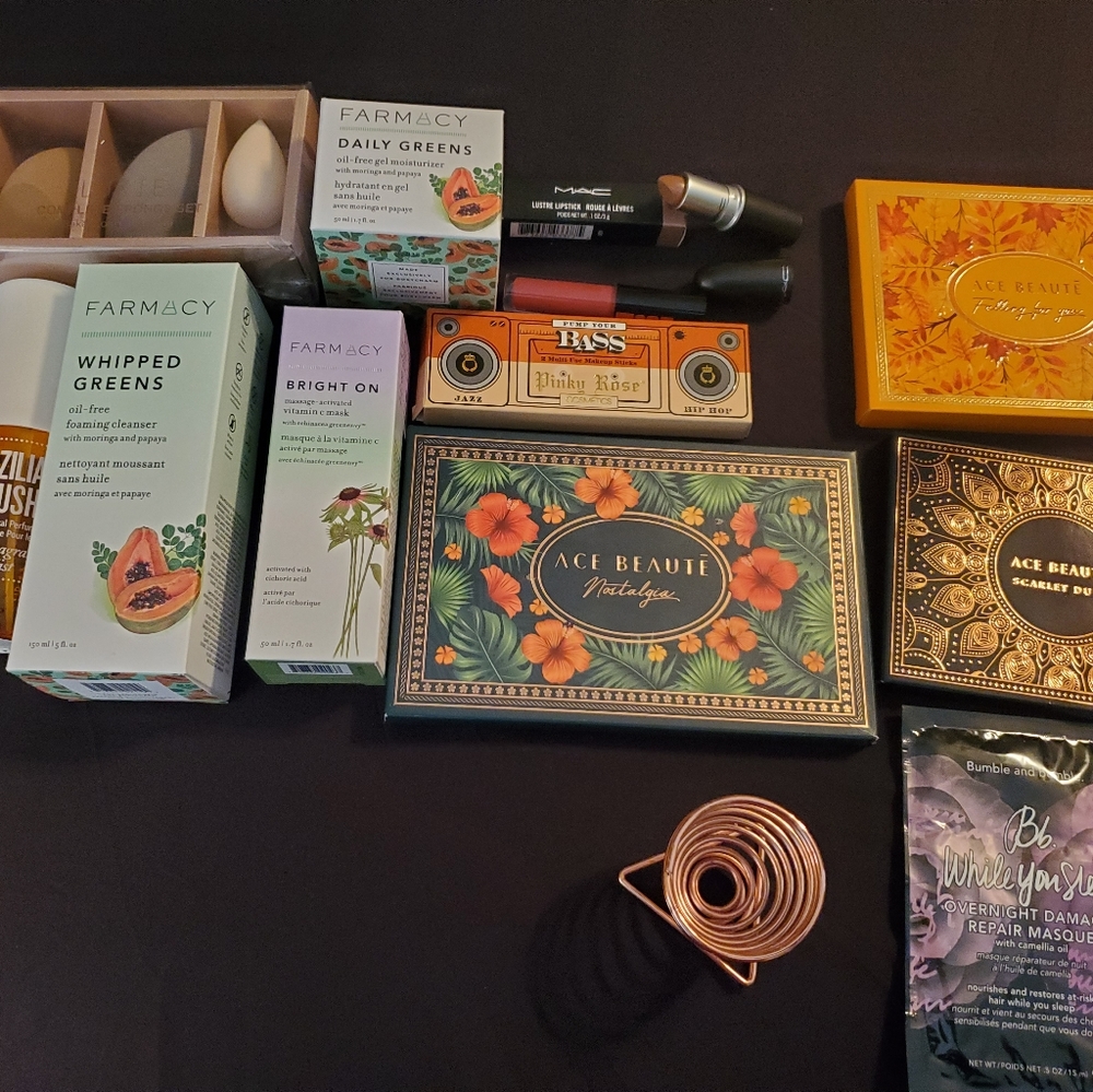 BEAUTY BOX FEATURING EYE AND FACE PRODUCTS
